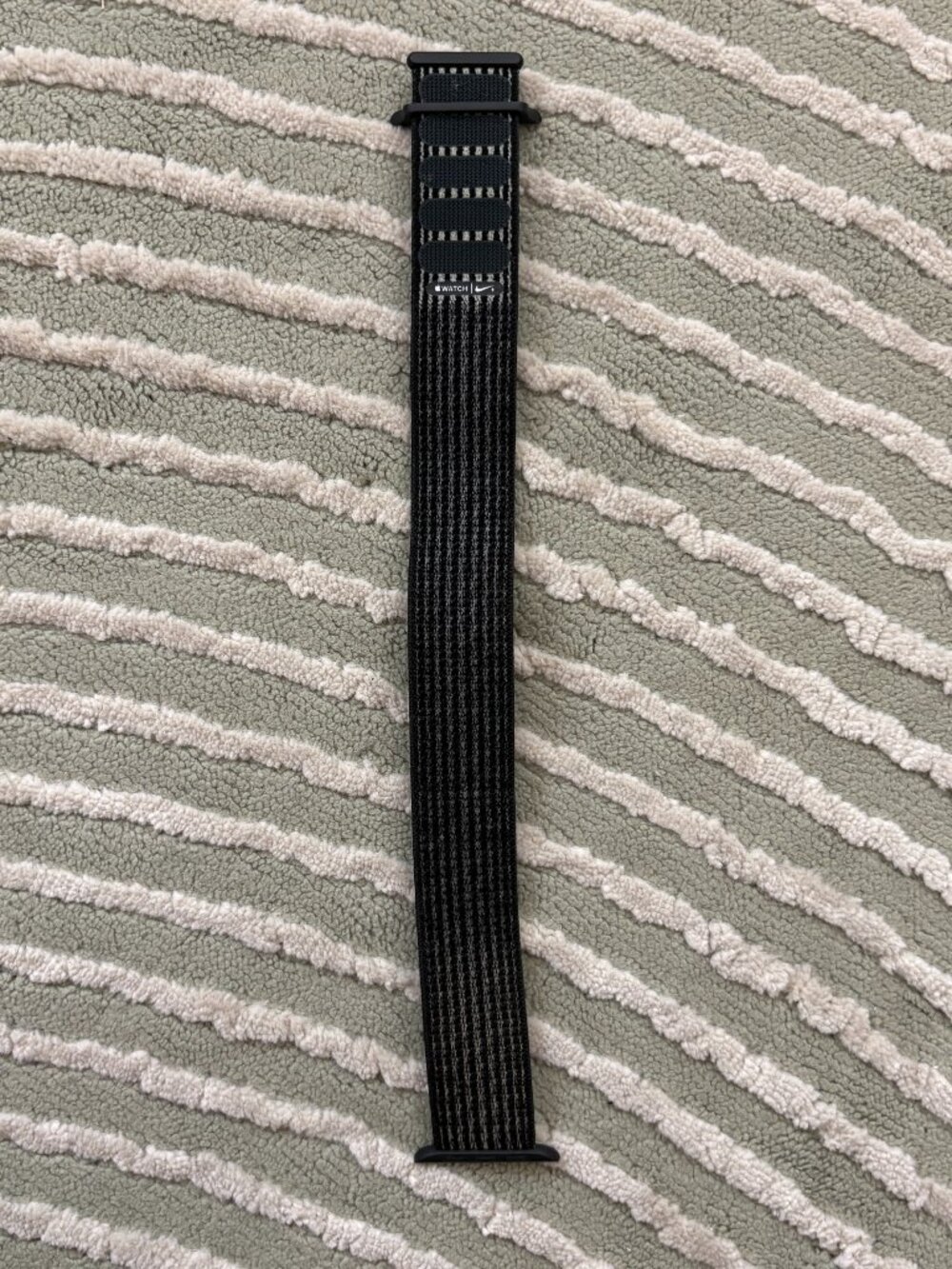 Official Apple Watch x Nike Sport Loop Band - Black / Grey